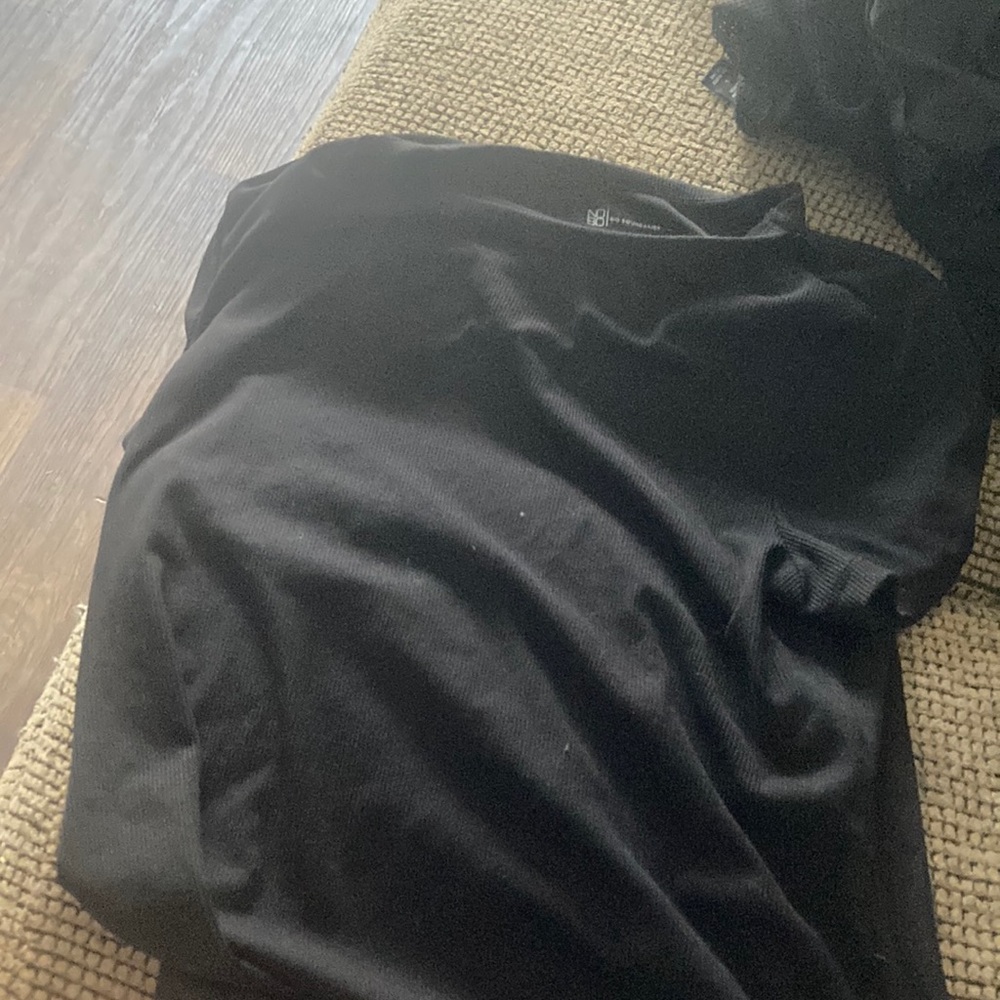 All black short sleeve right fitted shirt